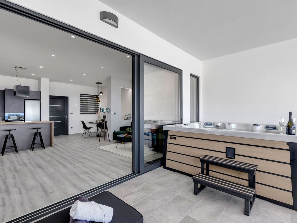 Apartment "Black Pearl"with jacuzzi