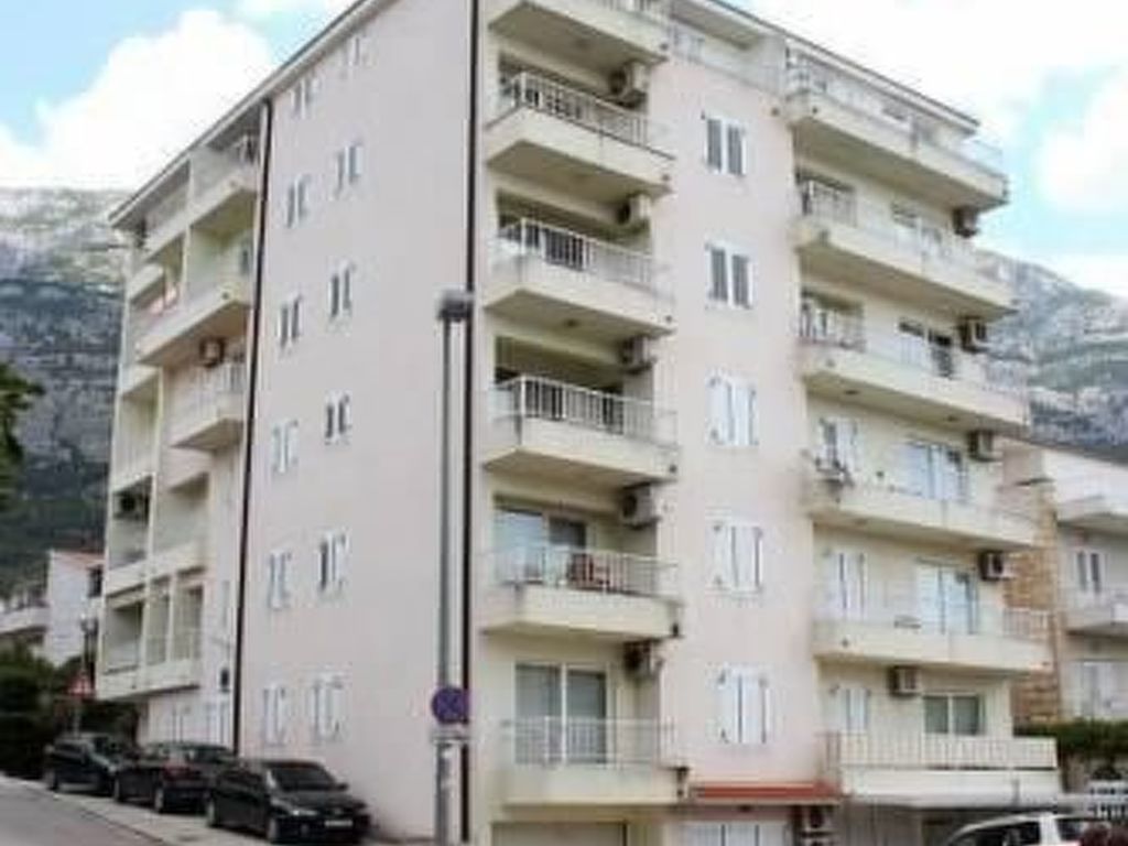 Große Wohnung in Donja Luka mit Eigenem Balkon und Meerblick