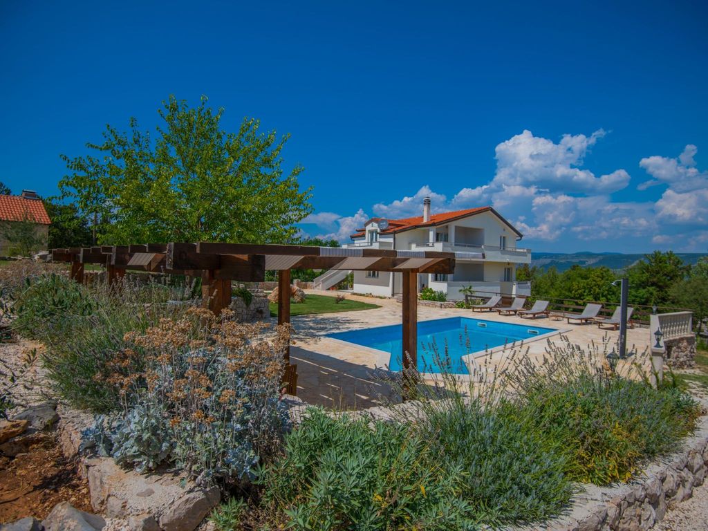 Freistehende Villa Iva Grubine mit Privatpool