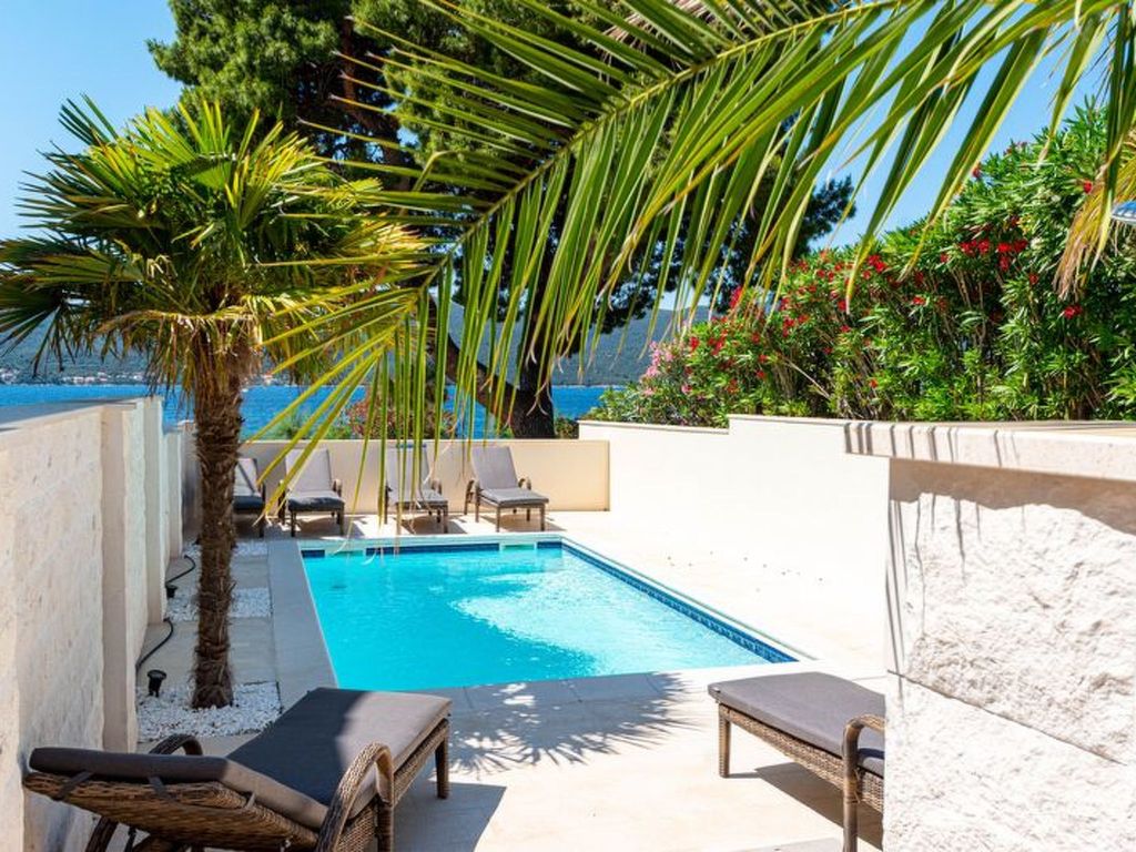 Suartini Viganj mit einem Pool