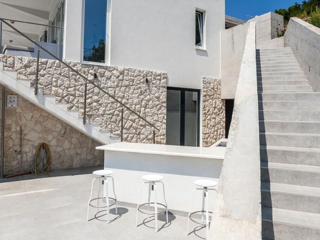 Villa Style and Sea
