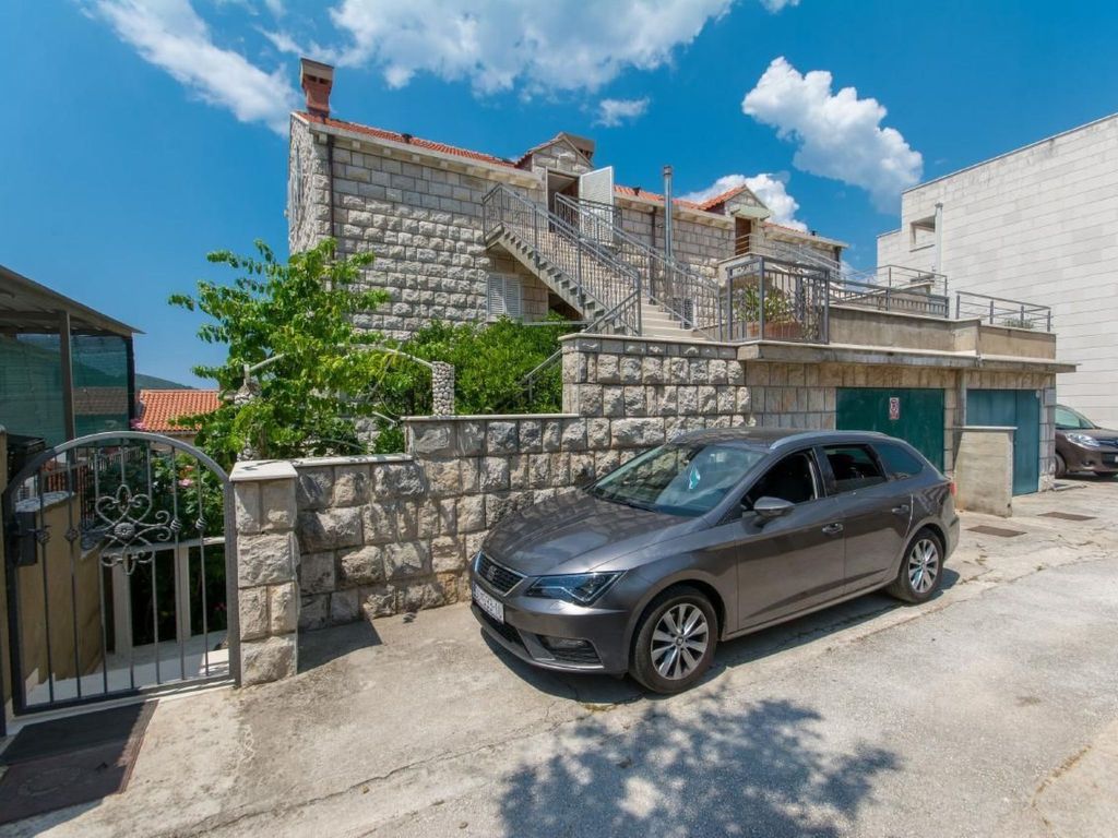 Modernes Apartment mit Meerblick