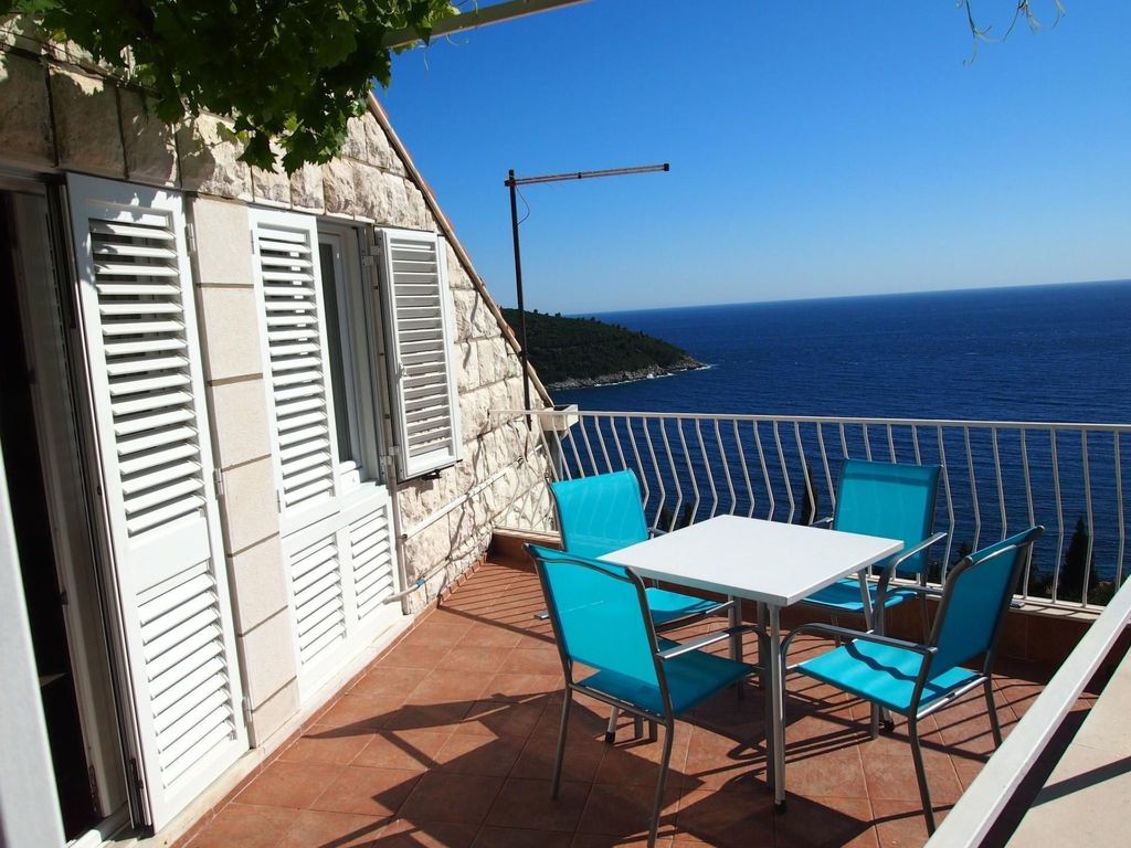 mit Terrasse, in der Nähe des Strandes und des Zentrums, über den Dächern von D