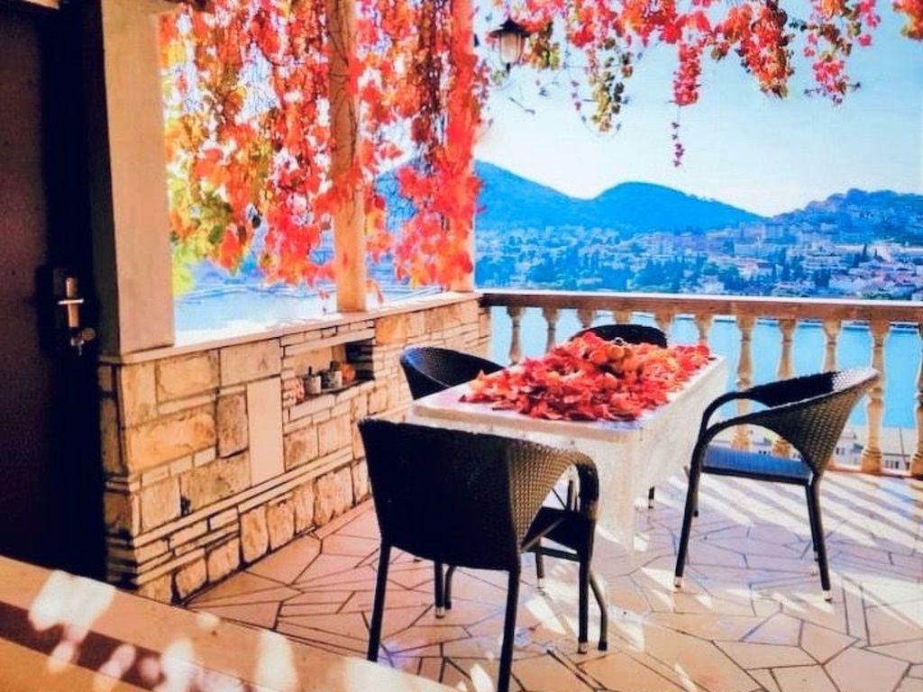 Villa mit Blick auf das Wasser