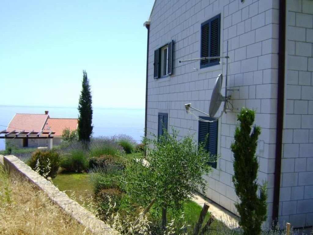 Großes Ferienhaus mit zwei Balkonen