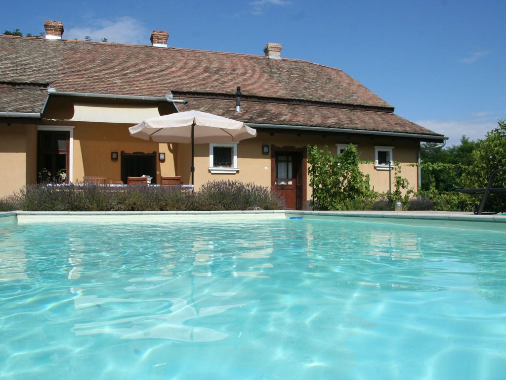 Hütte mit Garten, Grill und Terrasse