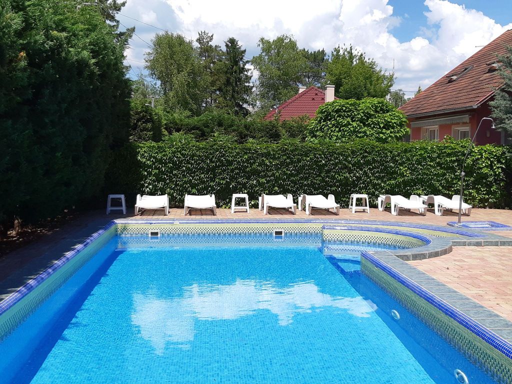 mit gemeinschaftlichem Pool