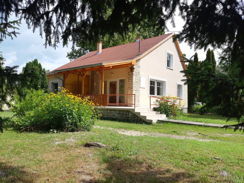 Renoviertes Haus in Zamárdi mit Großer Terrasse