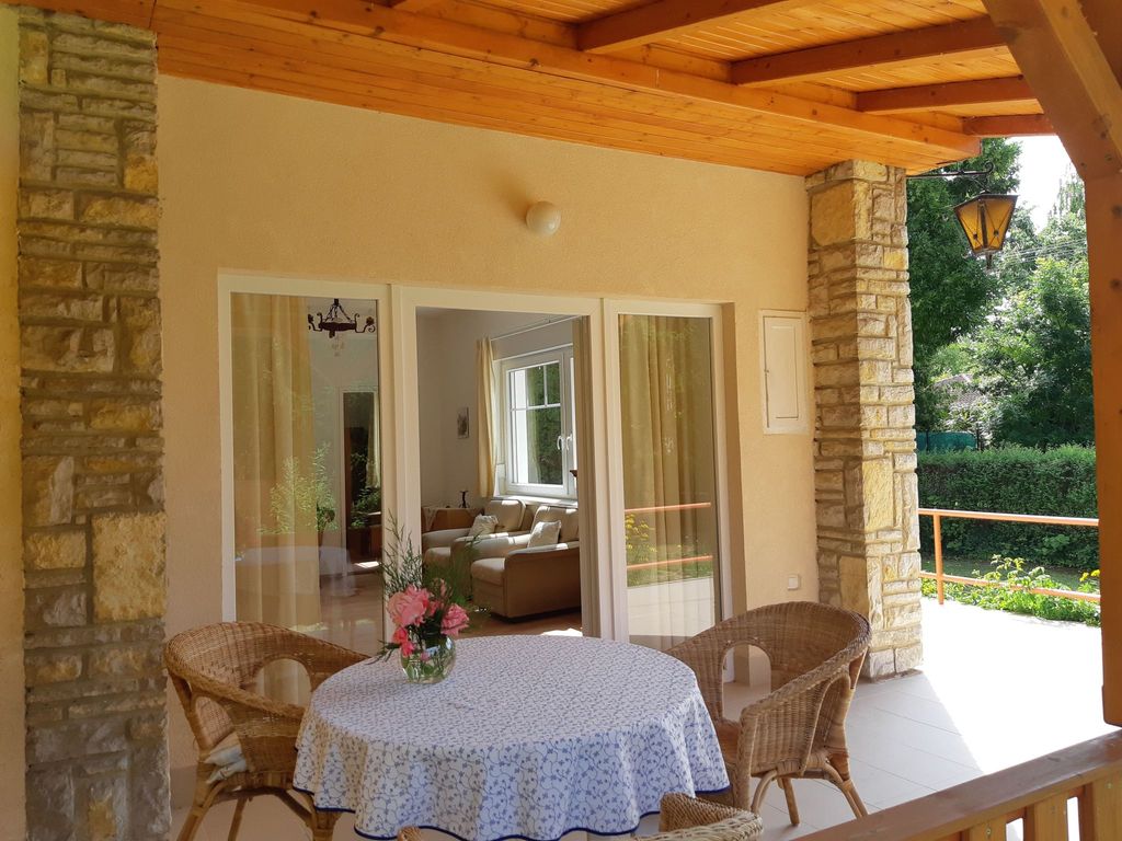 Renoviertes Haus in Zamárdi mit Großer Terrasse