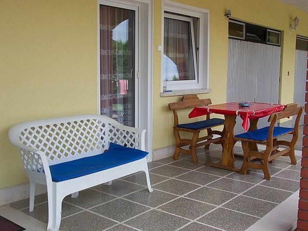 mit Garten, Terrasse und Grill