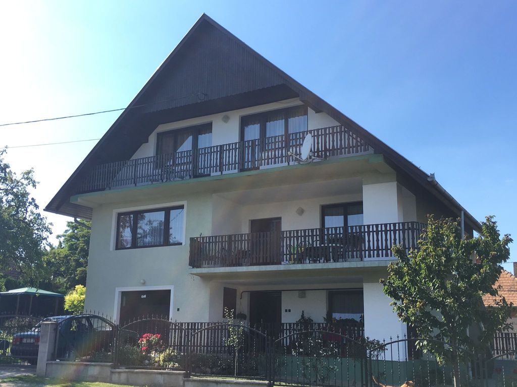Wohnung in Fonyód mit Grill, Garten und Terrasse