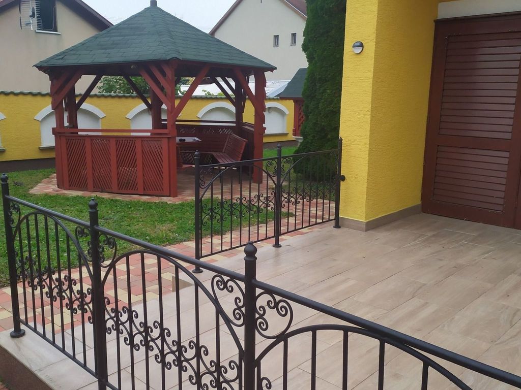 Ferienvilla mit Garten, Grill und Terrasse