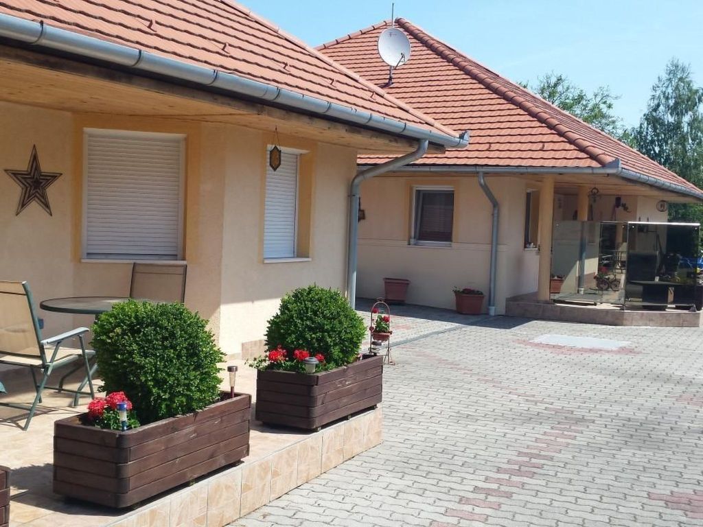 Hochwertiges Ferienhaus Steffi mit Terrasse