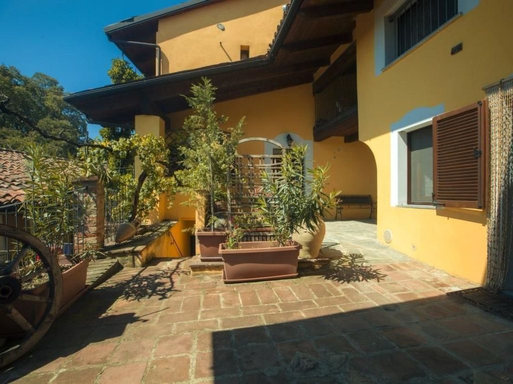 Wohnung in Brusasco mit Garten, Terrasse und Grill