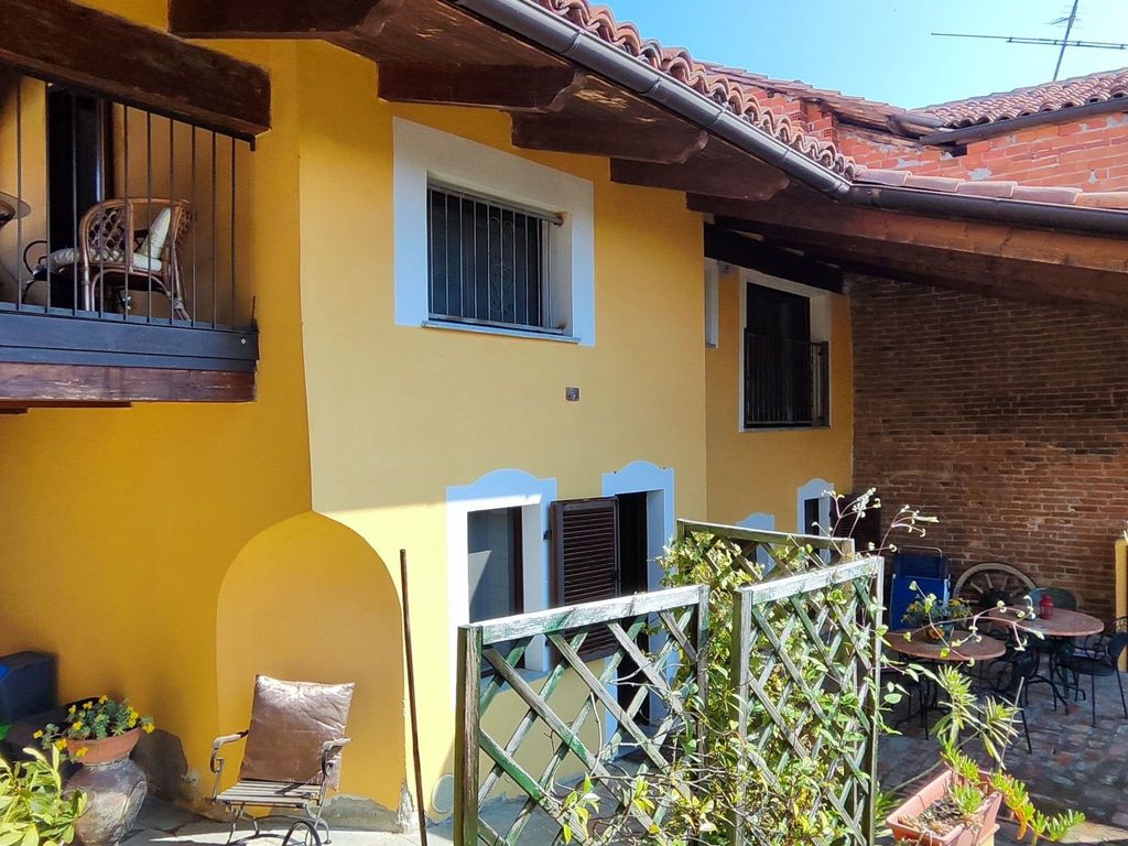 Wohnung in Brusasco mit Garten, Terrasse und Grill