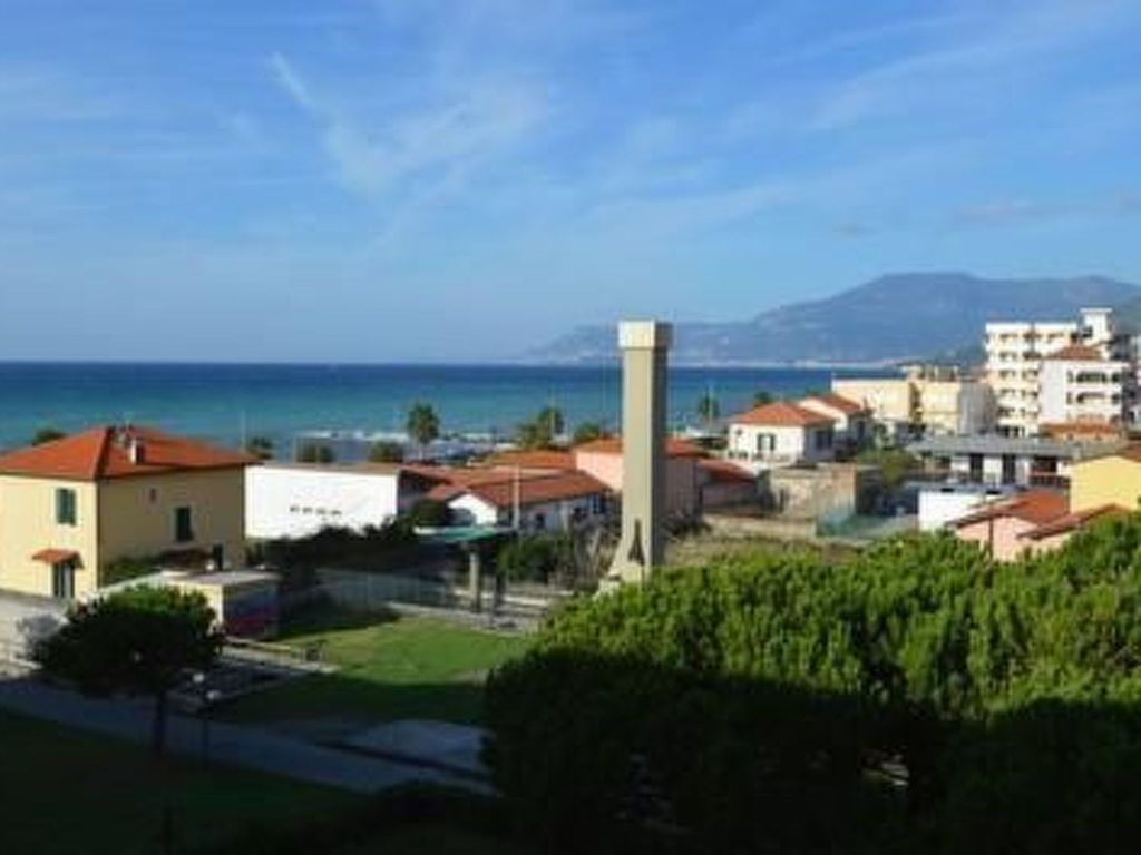 Casa Leonilde Grosszügige Wohnung direkt am Meer