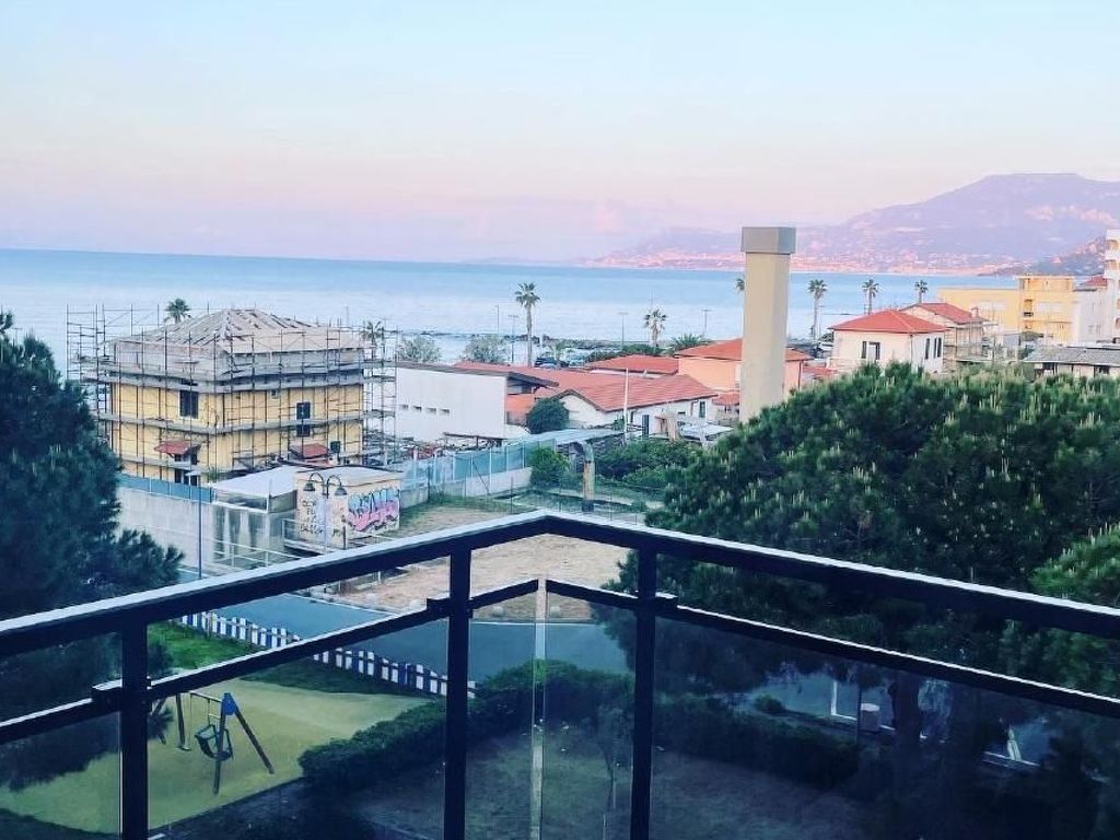 Casa Leonilde Grosszügige Wohnung direkt am Meer