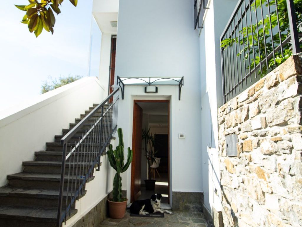 Komfortable Ferienwohnung in Cervo mit Garten
