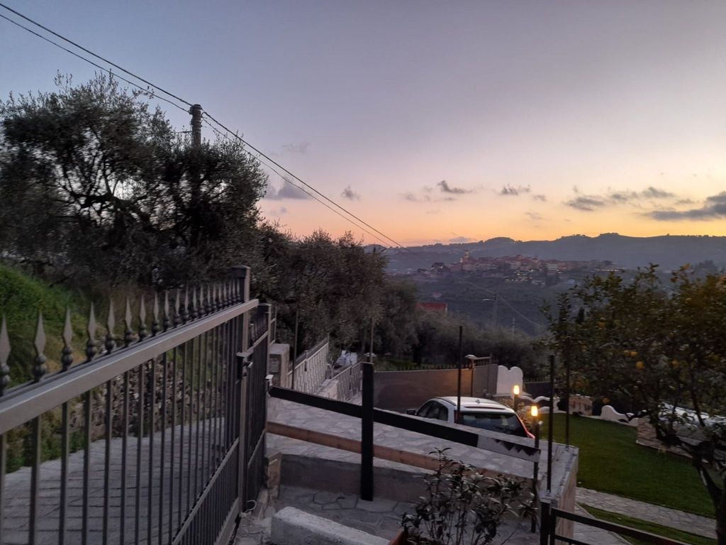 Wohnung mit schönem Blick auf den Golf von Dianese