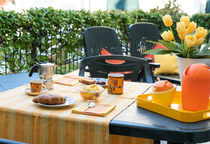 Wohnung Borghetto Santo Spirito mit Terrasse