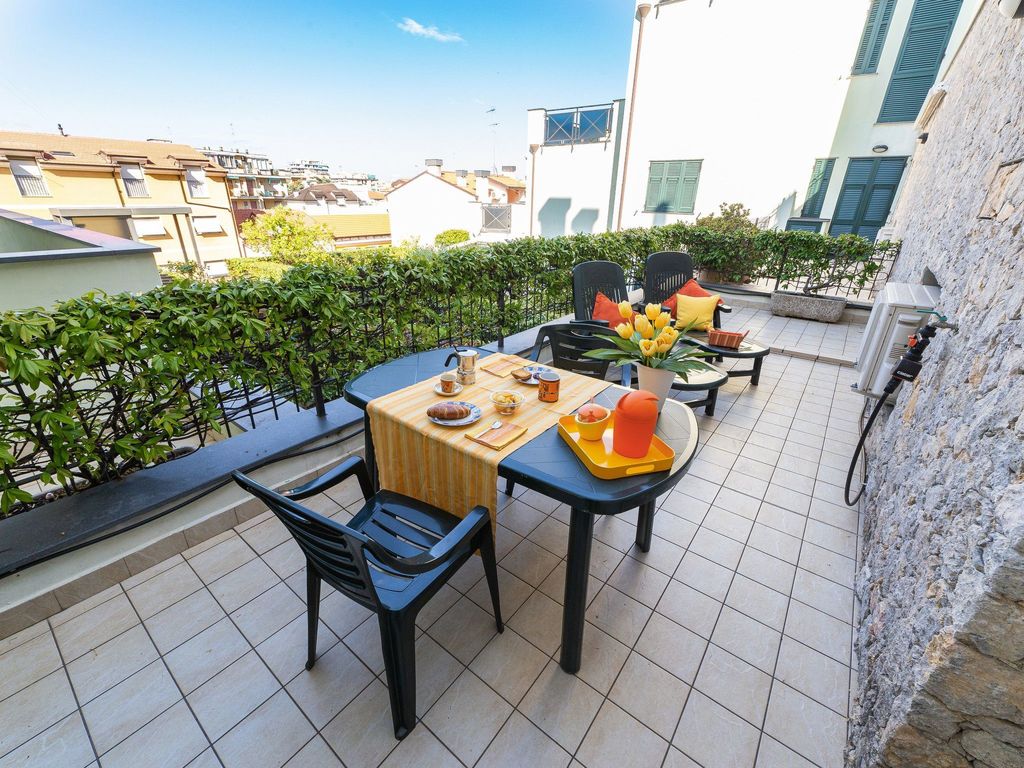 Wohnung Borghetto Santo Spirito mit Terrasse