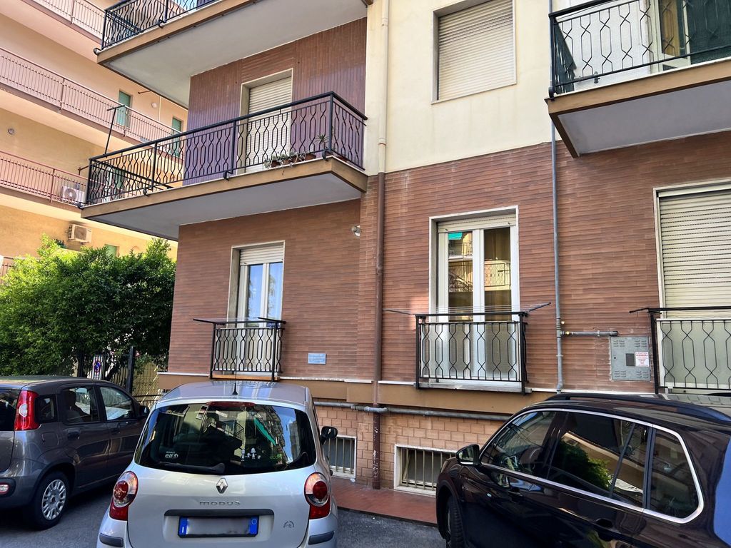 für 4 Personen ca. 40 m&sup2; in Pietra Ligure, Norditalien (Ligurien)