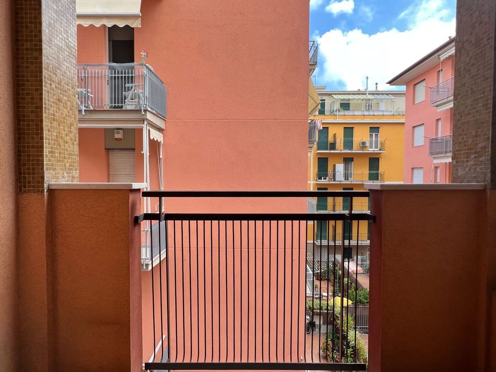 für 6 Personen ca. 96 m&sup2; in Arenzano, Norditalien (Ligurien)