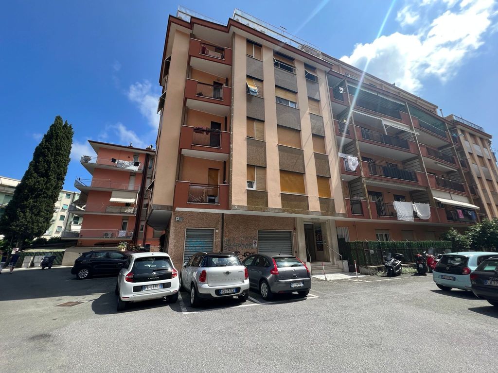 für 6 Personen ca. 96 m&sup2; in Arenzano, Norditalien (Ligurien)