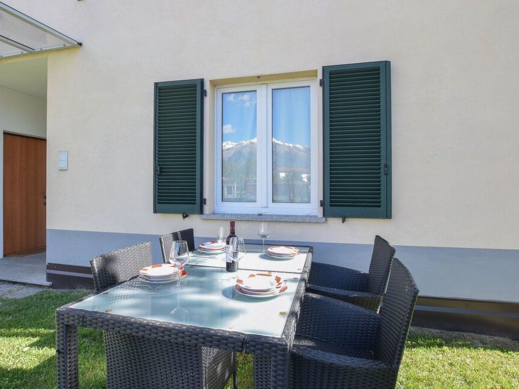 Angenehme Wohnung mit Garten und Pool