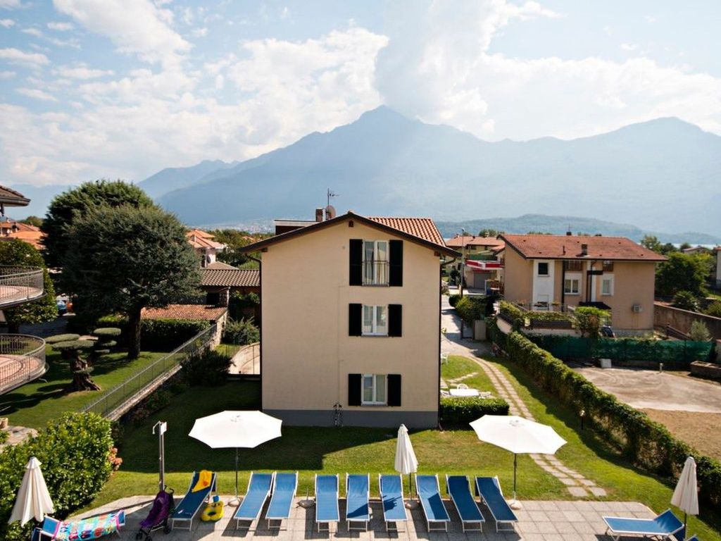 Angenehme Wohnung mit Garten und Pool
