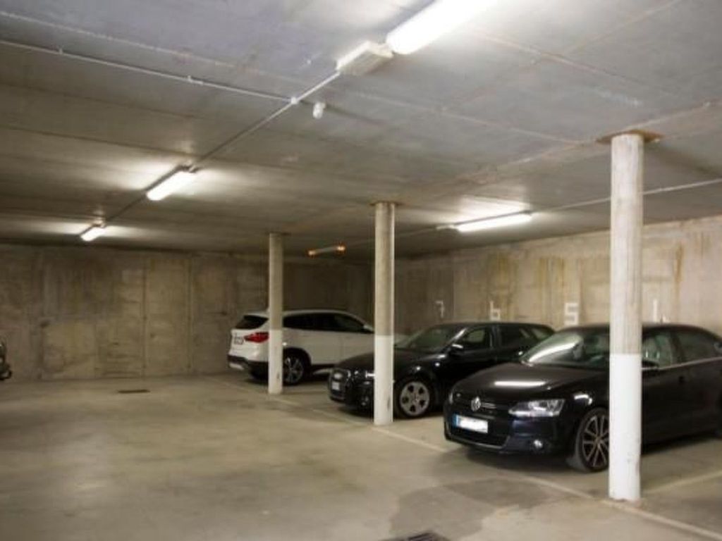 Zwei-Zimmer-Wohnung mit Parkplatz in der Nähe des Strandes