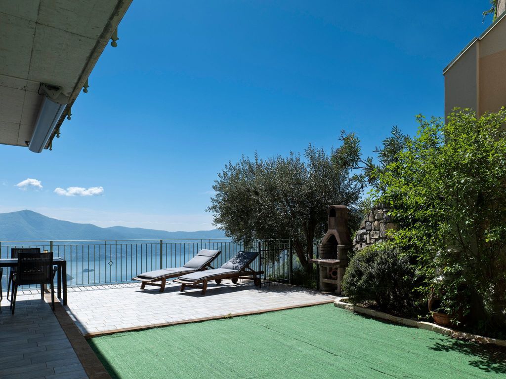 Mantegna - garten mit seeblick und schwimmbad