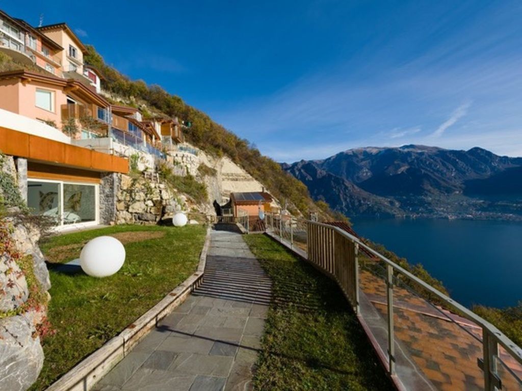 mit Terrasse