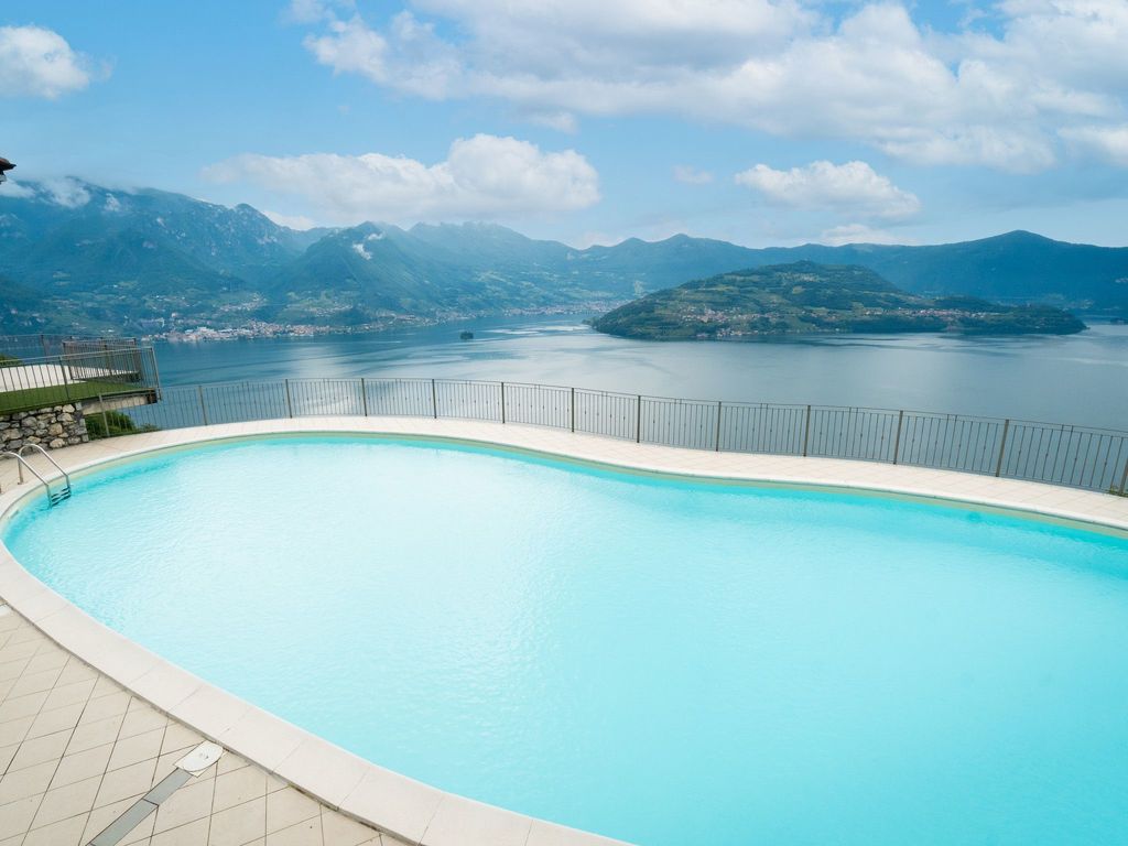 Serafino - Terrasse und Pool am Iseosee
