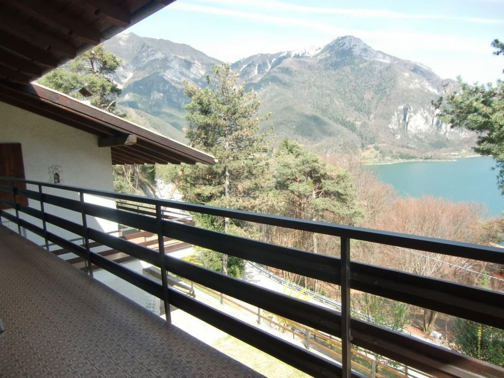 Wohnung im ersten Stock mit schönem Seeblick