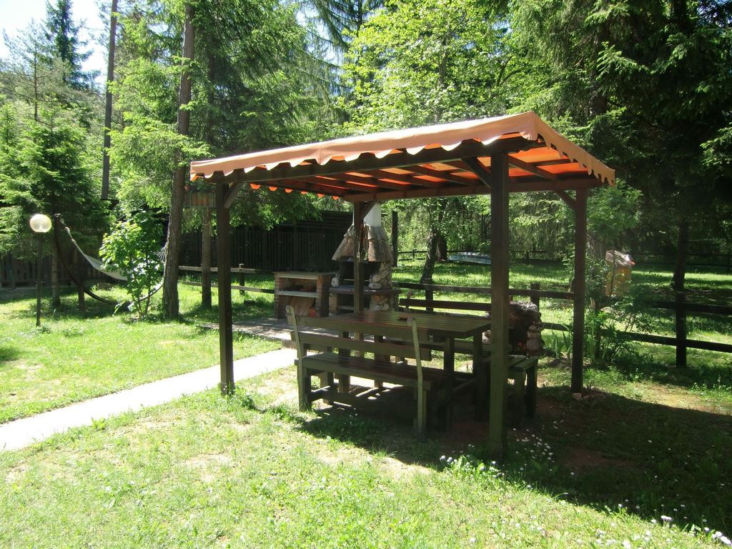 Erdgeschosswohnung mit möbliertem Garten