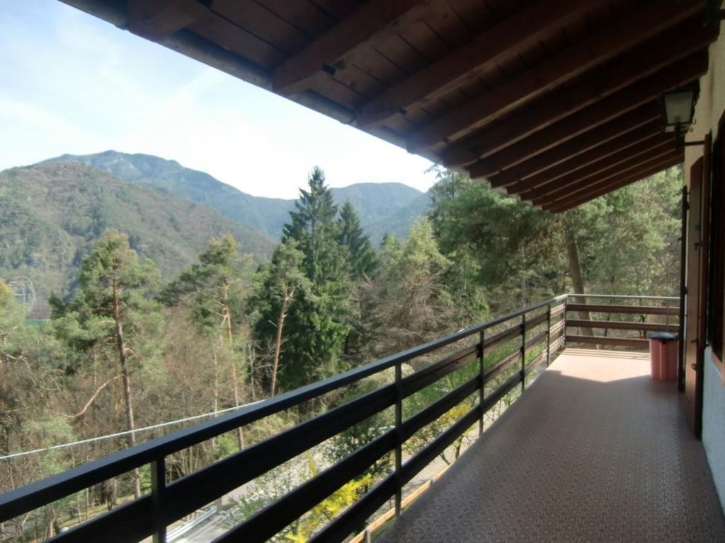 Wohnung im ersten Stock mit schönem Seeblick