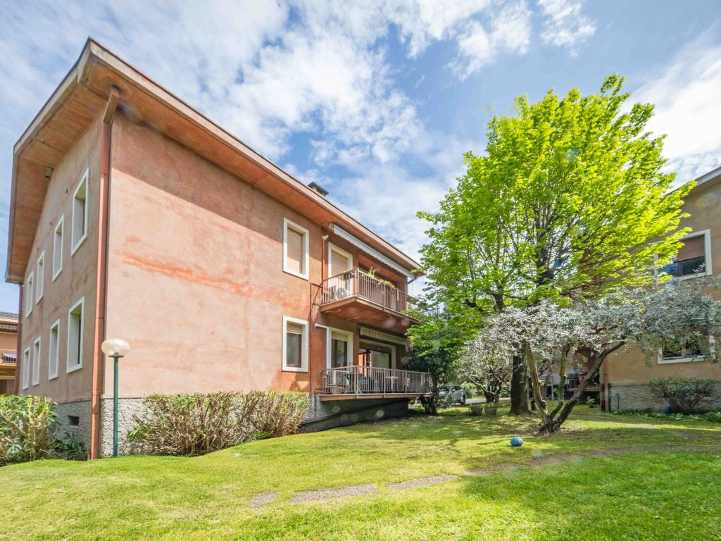 mit Terrasse