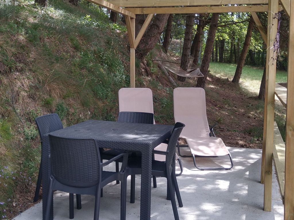 In einer Villa mit Garten und Blick auf den Gardasee