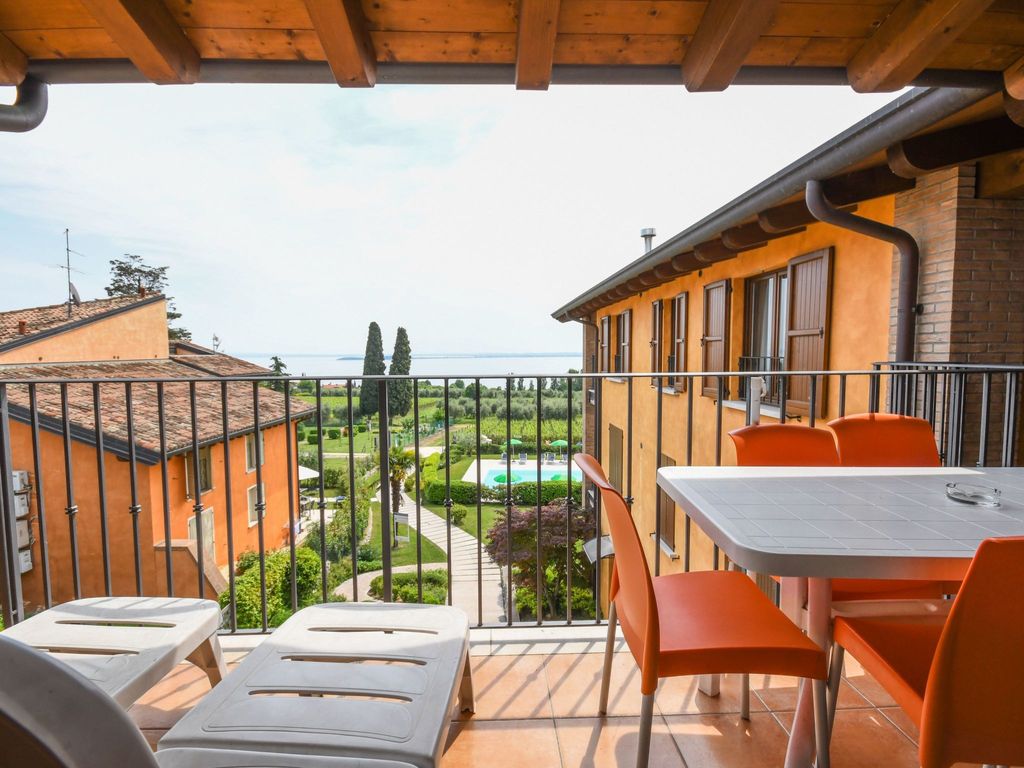 Wohnung mit Balkon, Garten und Seeblick