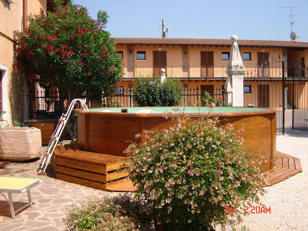 mit großer Terrasse