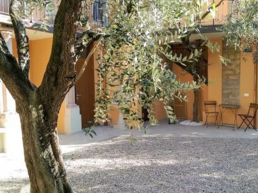 'Ca' due Olivi' mit Terrasse