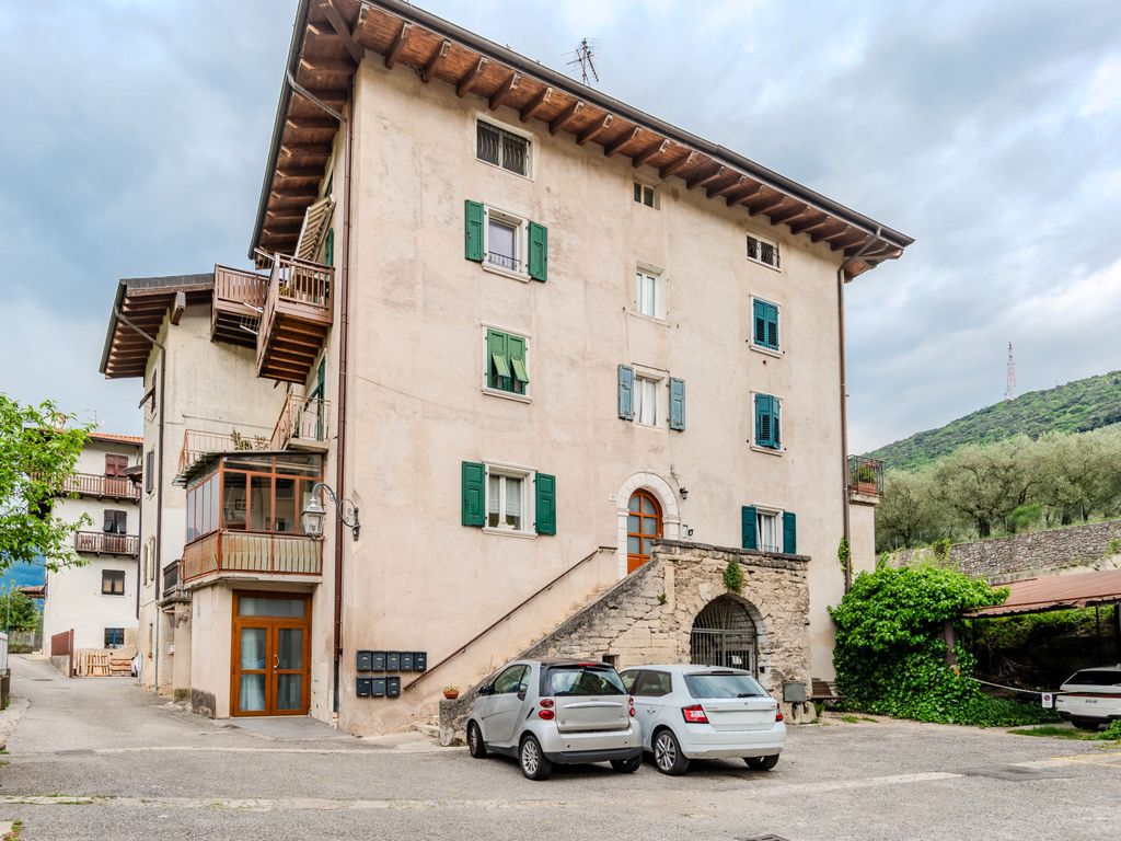 Tra gli Ulivi