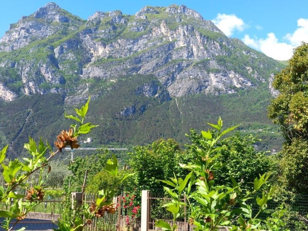 Villa im Grünen in Riva del Garda mit Terrasse