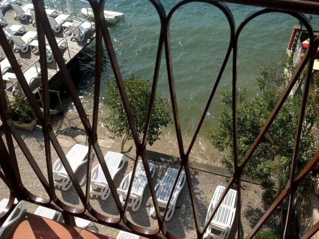 Zwei-Zimmer-Wohnung mit Seeblick