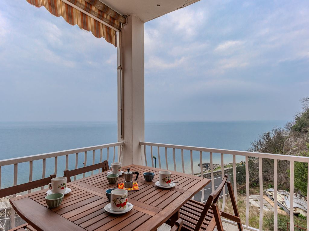 Sona's Lake Home