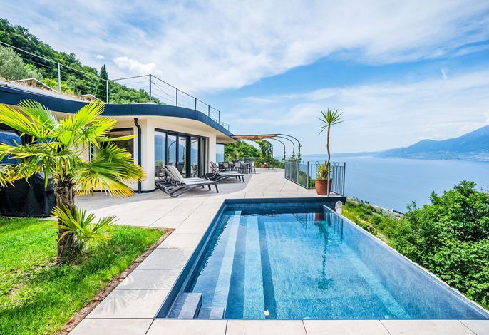 Alleinstehende Villa mit Pool und Traumaussicht