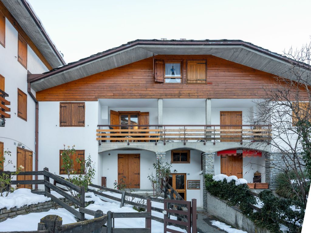 Gag Derby Apartment