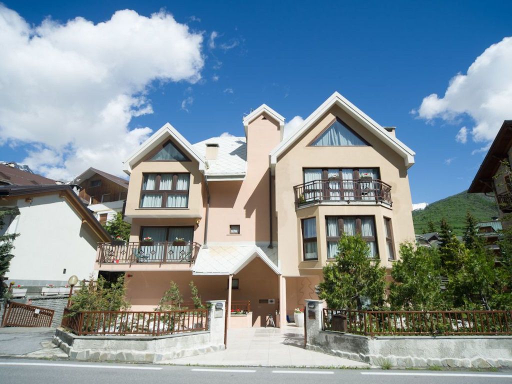 Zwei-Zimmer-Wohnung im Dachgeschoss 4 p. l. Villa Frejus