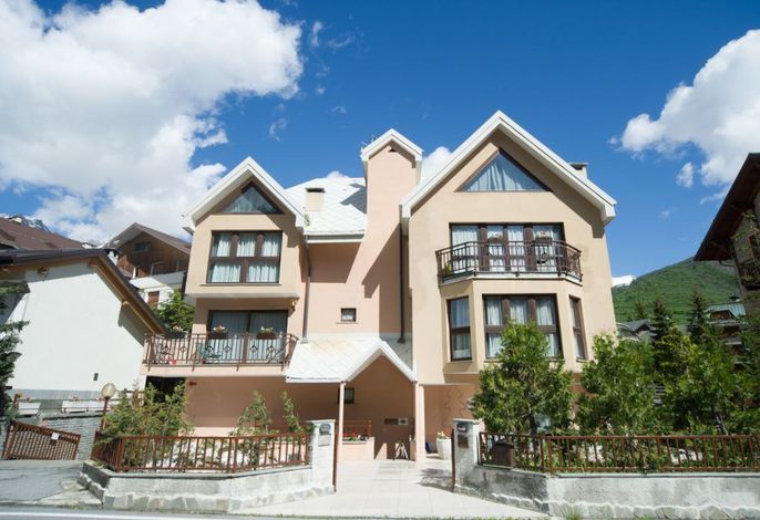 Drei-Zimmer-Dachgeschosswohnung 6 p.l. Villa Frejus